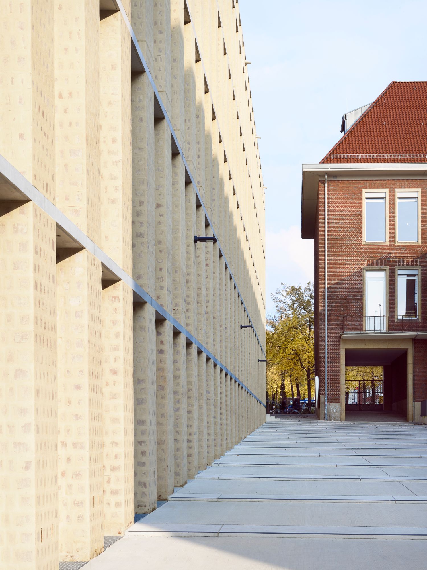 Philosophical Seminar at the Cathedral Square by Peter Böhm Architekten — A perspectival view down the atrium corridor connecting the Philosophikum's new construction to the existing cathedral square building.