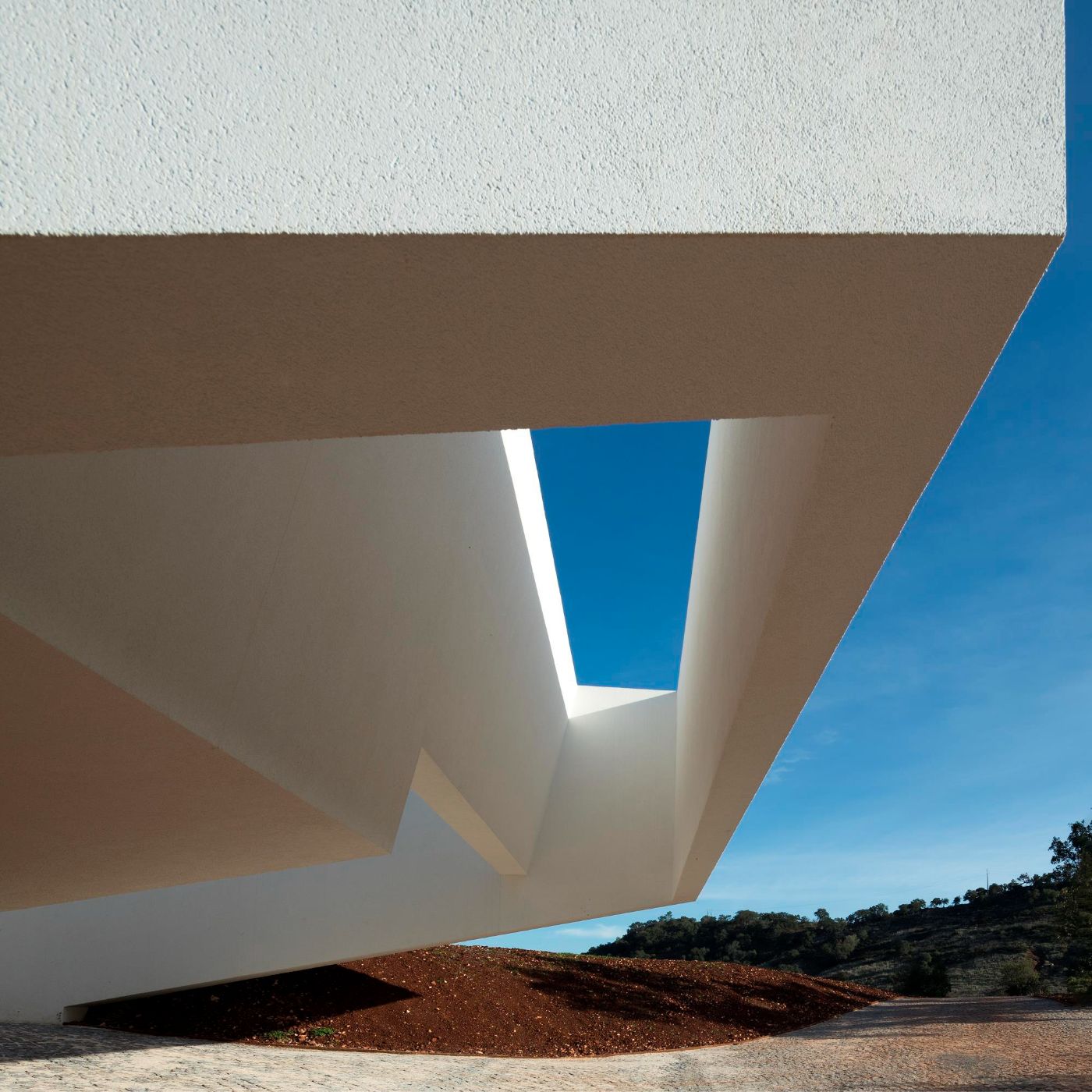 House in Messines by Vitor Vilhena Architects, villa, portugal, white, architecture