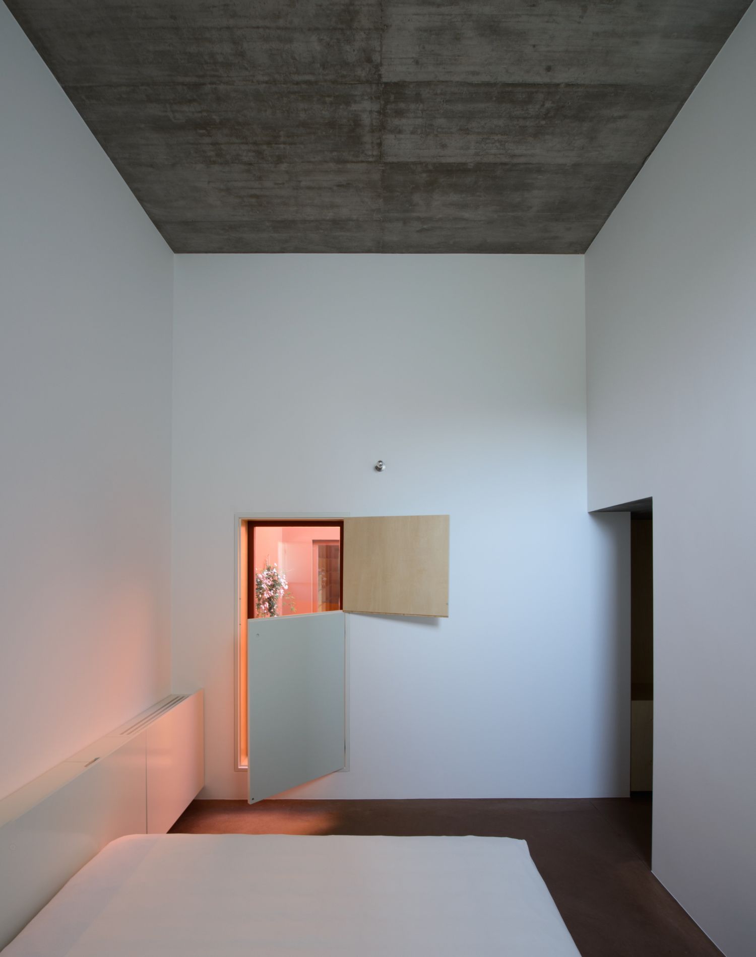 House in Oeiras by Pedro Domingos arquitectos, villa, minimalism, architecture, interiors, concrete