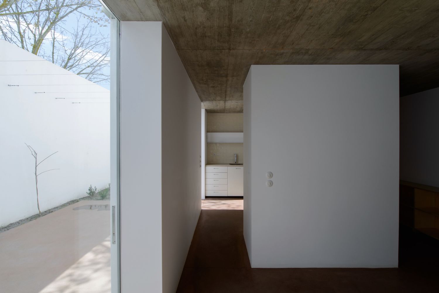 House in Oeiras by Pedro Domingos arquitectos, villa, minimalism, architecture, interiors, concrete