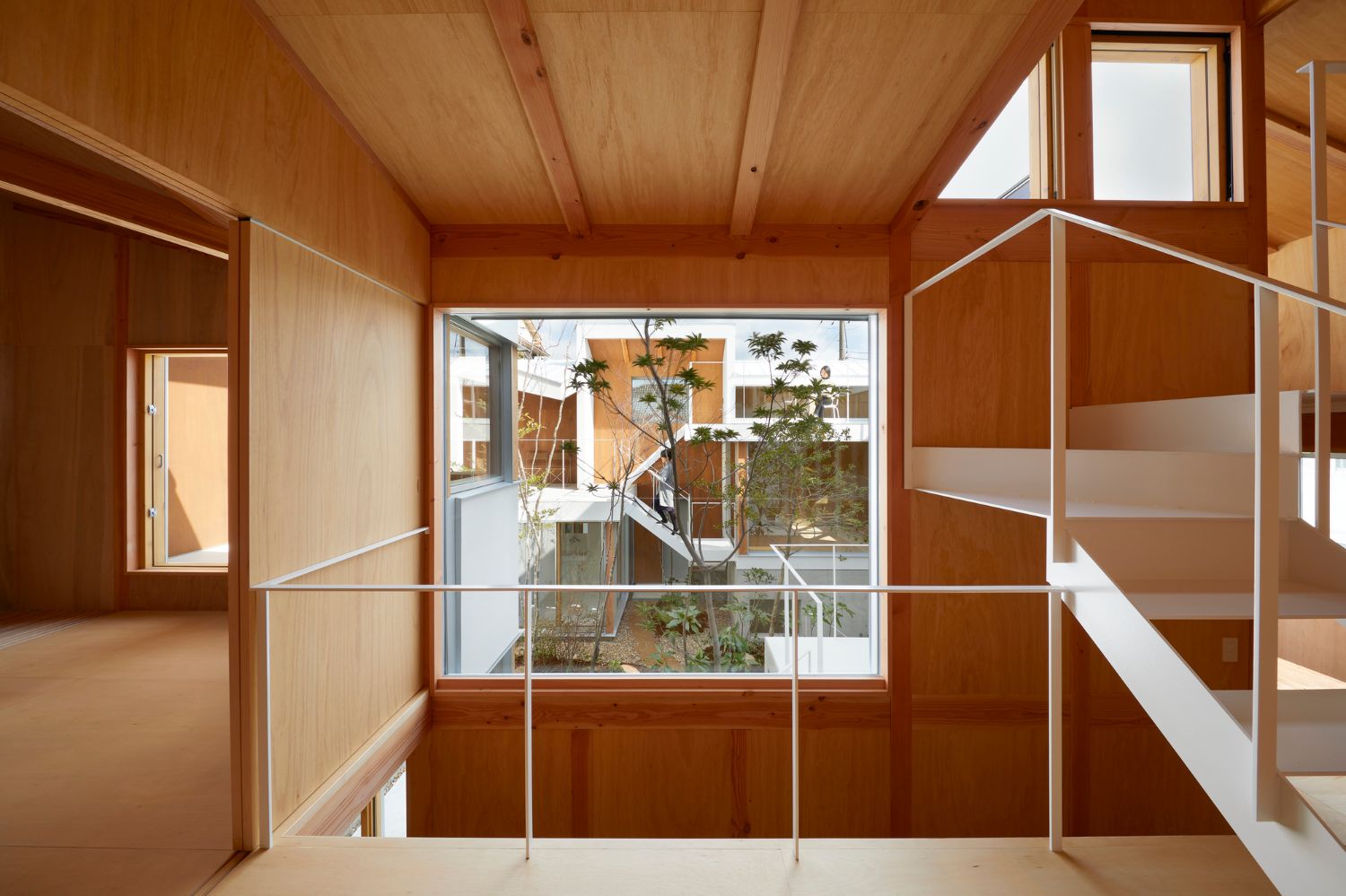 Loop Terrace House by Tomohiro Hata Architects, japan, architecture, familyhouse, interiors, garden