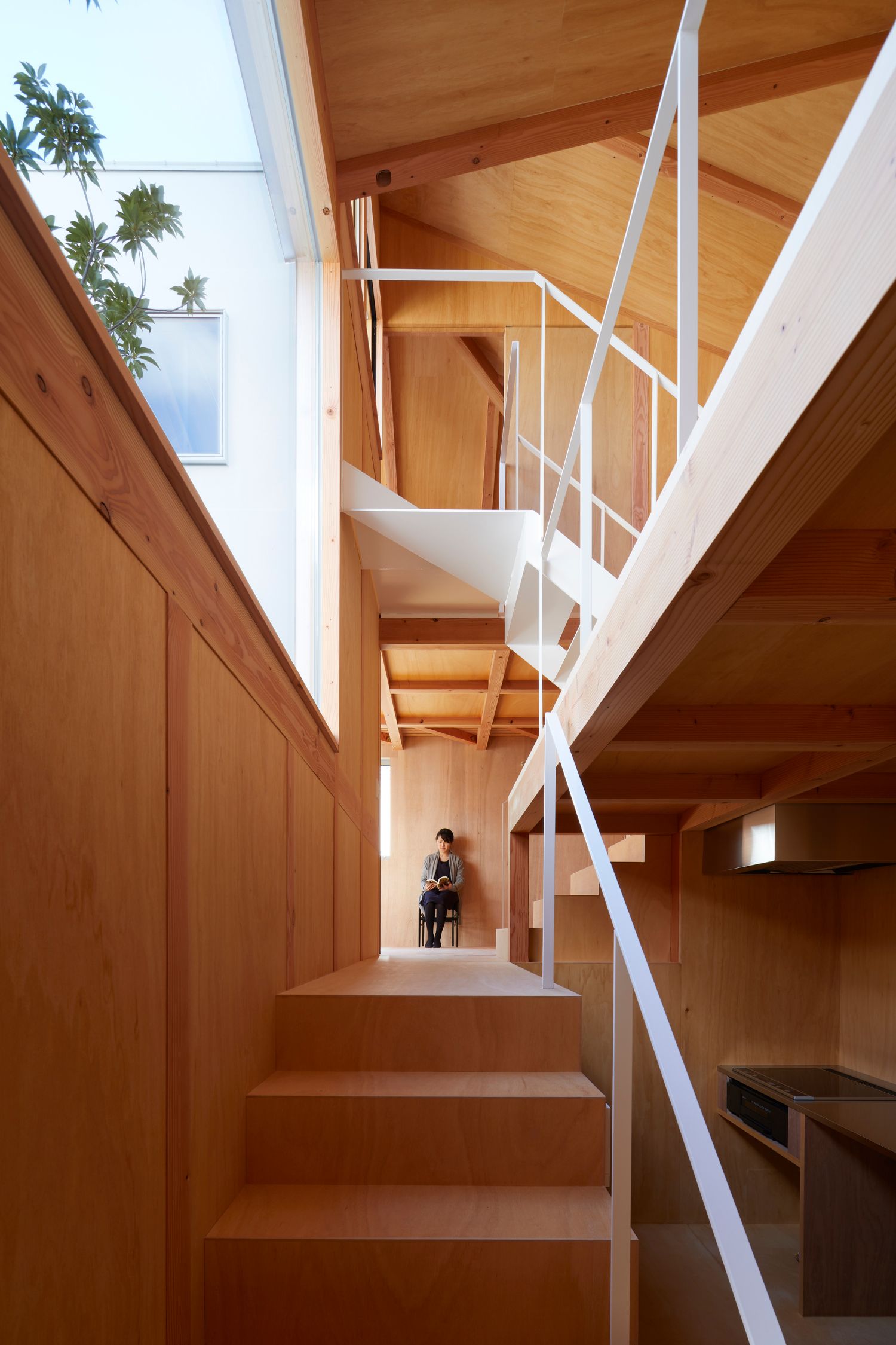 Loop Terrace House by Tomohiro Hata Architects, japan, architecture, familyhouse, interiors, garden