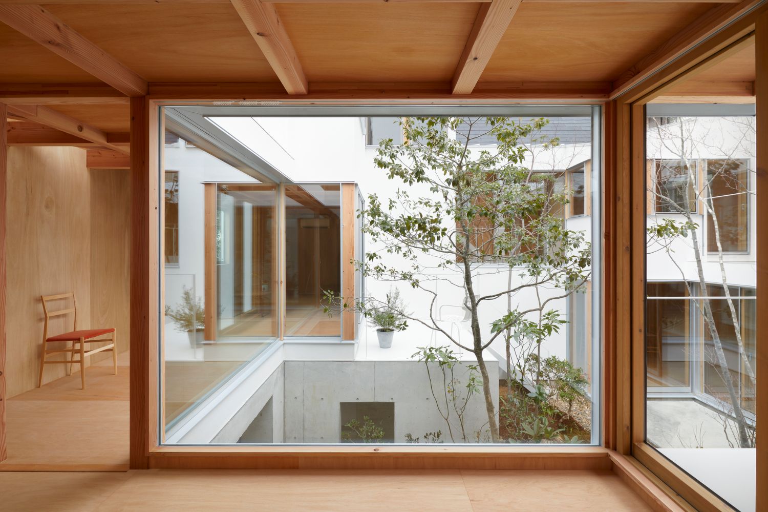 Loop Terrace House by Tomohiro Hata Architects, japan, architecture, familyhouse, interiors, garden