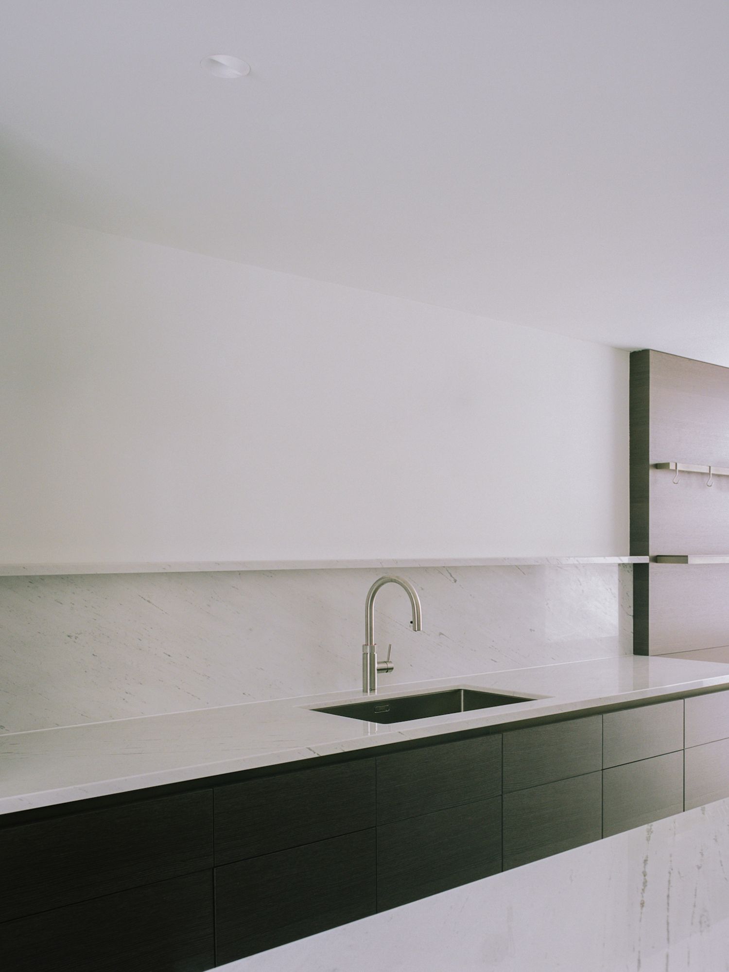 87 Kinnerton St by Well St Studio, apartment, interiors, minimalism, stone, concrete