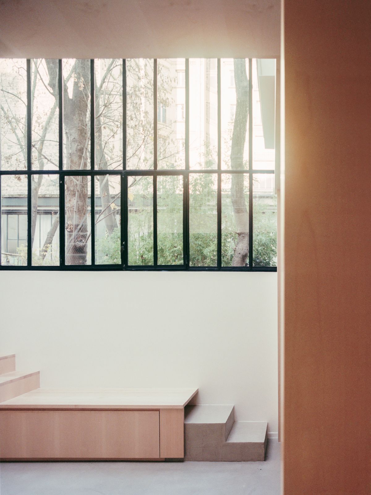 Jean Moulin Atelier – House by Atelier NEA — A minimalist studio interior characterized by restrained material choices and deliberate spatial organization.