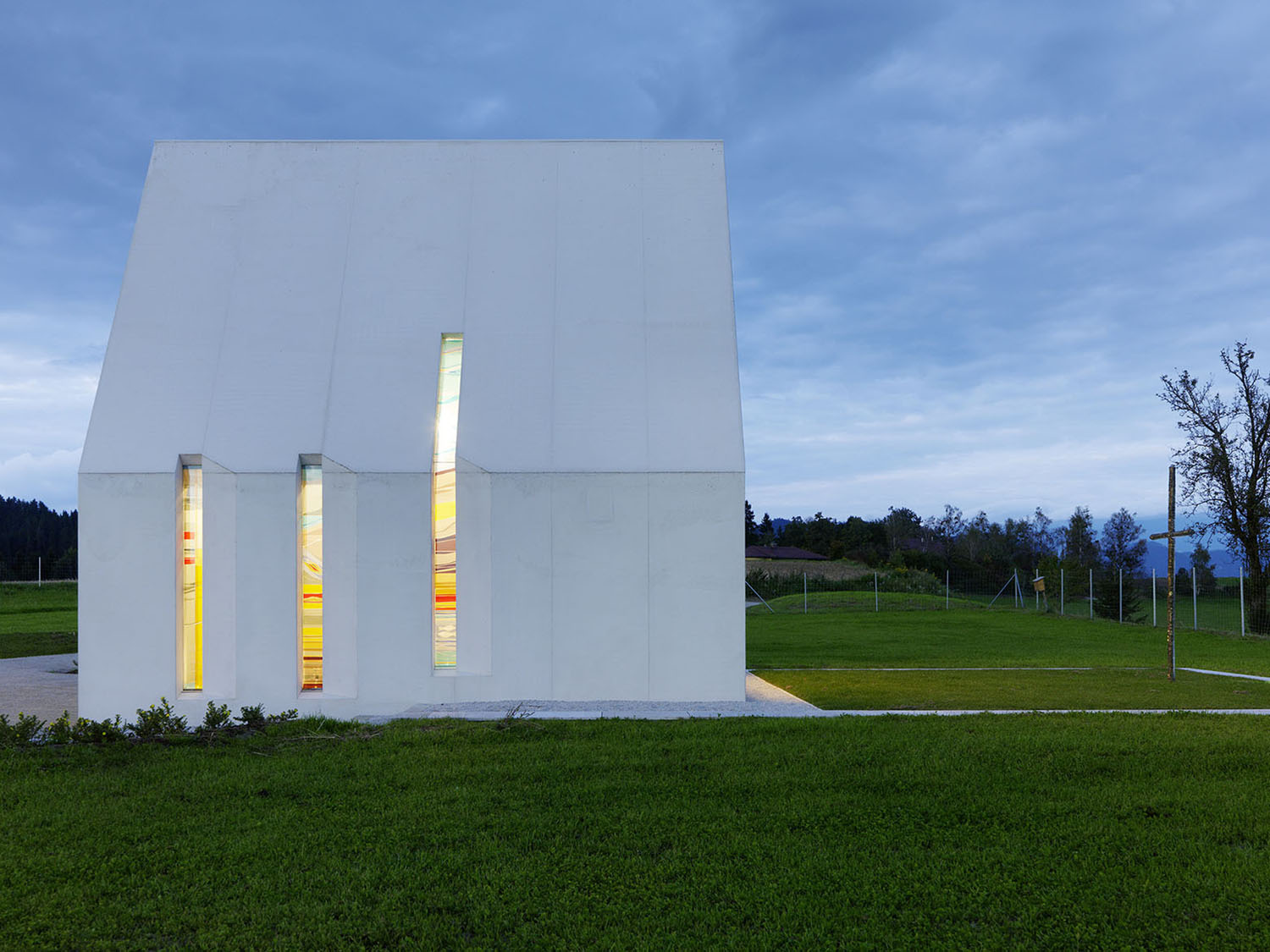 Chapel Maria Magdalena by Sacher Locicero Architectes, white, minimalism, chapel, architecture, glass