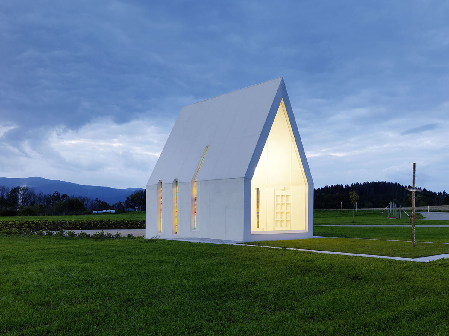 Chapel Maria Magdalena by Sacher Locicero Architectes, white, minimalism, chapel, architecture, glass