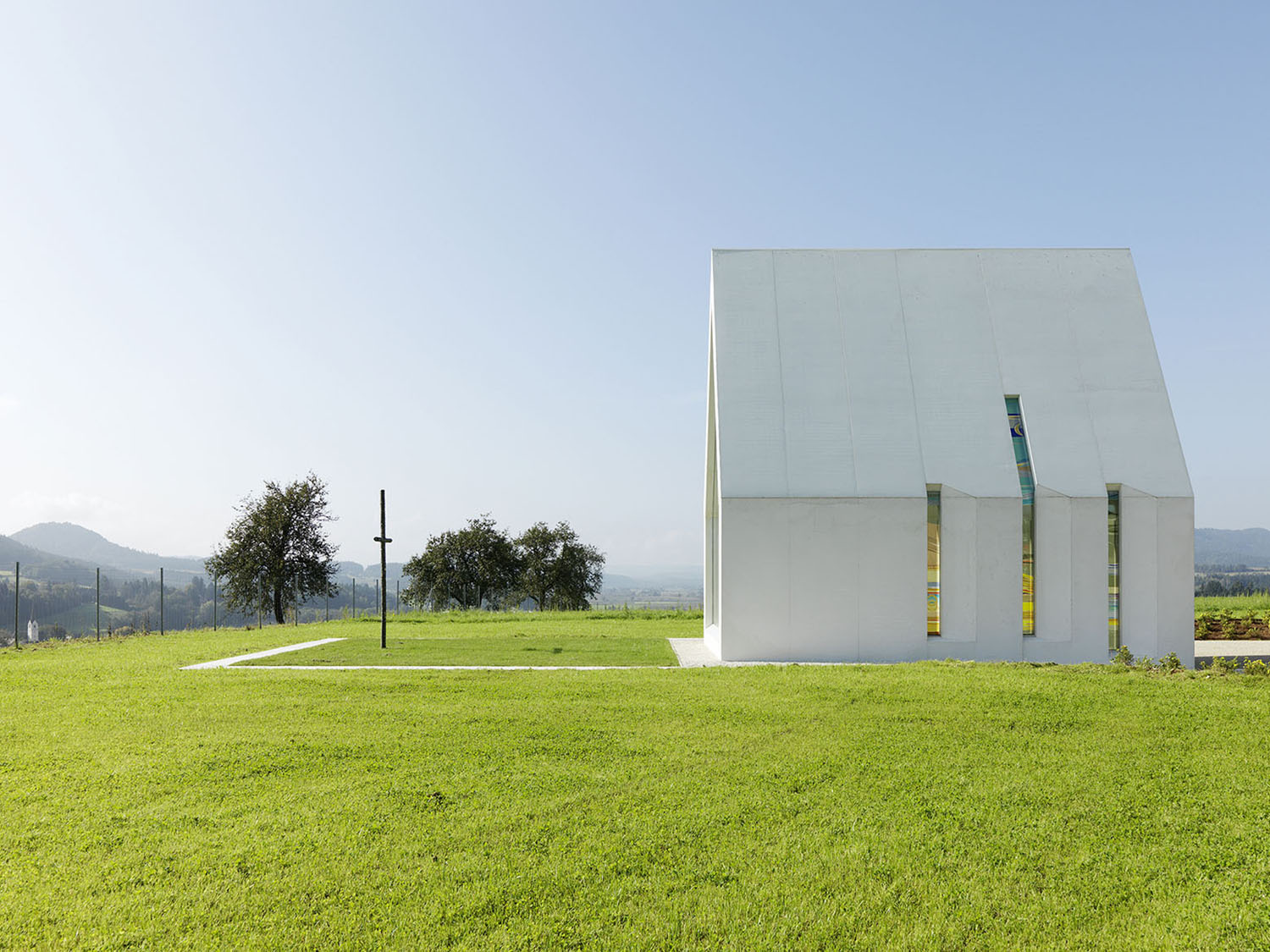 Chapel Maria Magdalena by Sacher Locicero Architectes, white, minimalism, chapel, architecture, glass
