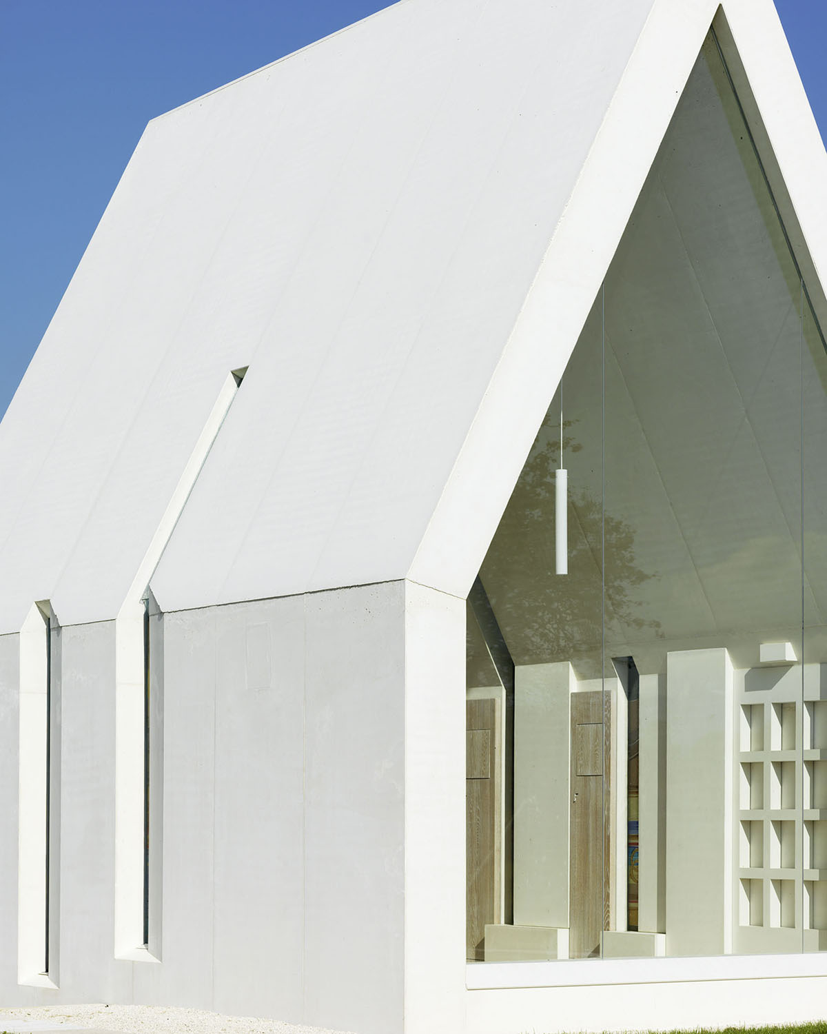 Chapel Maria Magdalena by Sacher Locicero Architectes, white, minimalism, chapel, architecture, glass