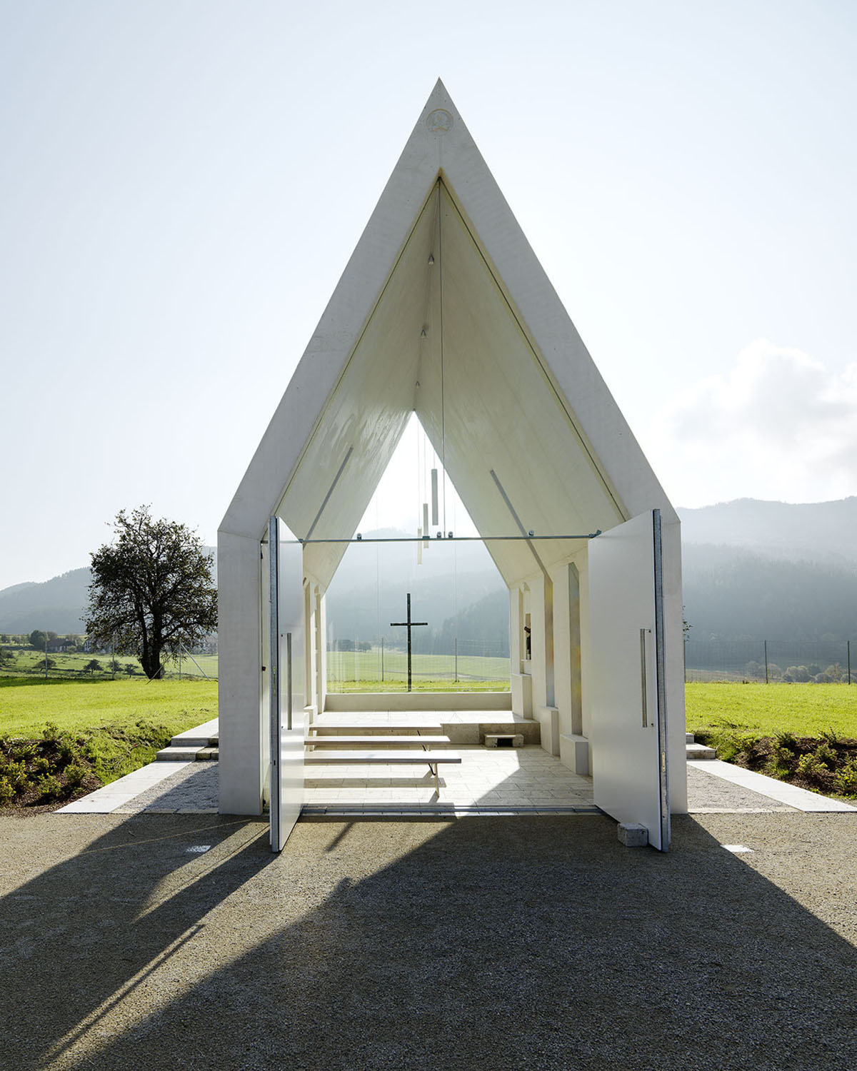 Chapel Maria Magdalena by Sacher Locicero Architectes, white, minimalism, chapel, architecture, glass