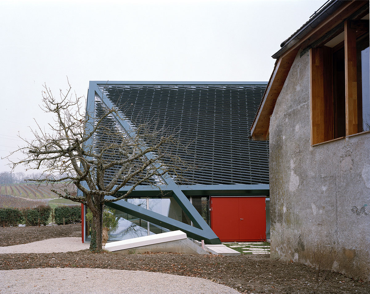 2 Houses in Chigny by Dieterdietz.org — A transitional courtyard space between old and new construction.