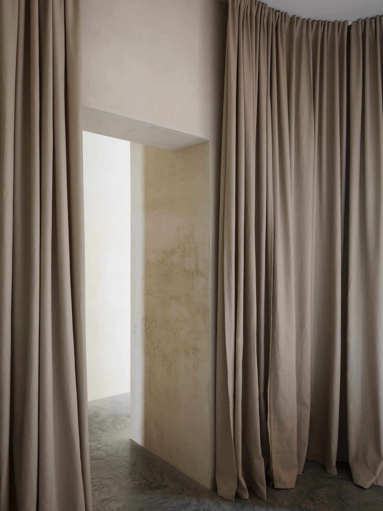 Glogauer Strasse Apartment by Mar Plus Ask, apartment, interiors, renovation, wood, concrete