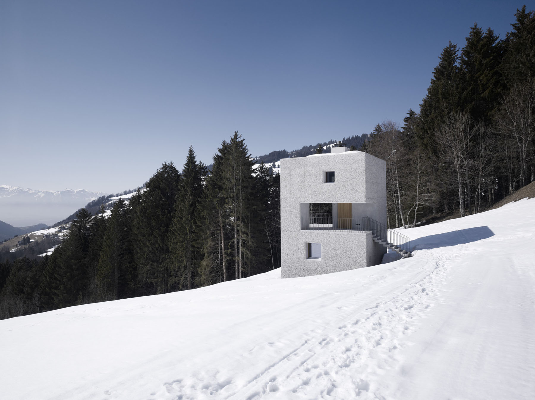 Mountain Cabin by Marte.Marte Architects, minimalism, architecture, holiday-house, concrete, wood