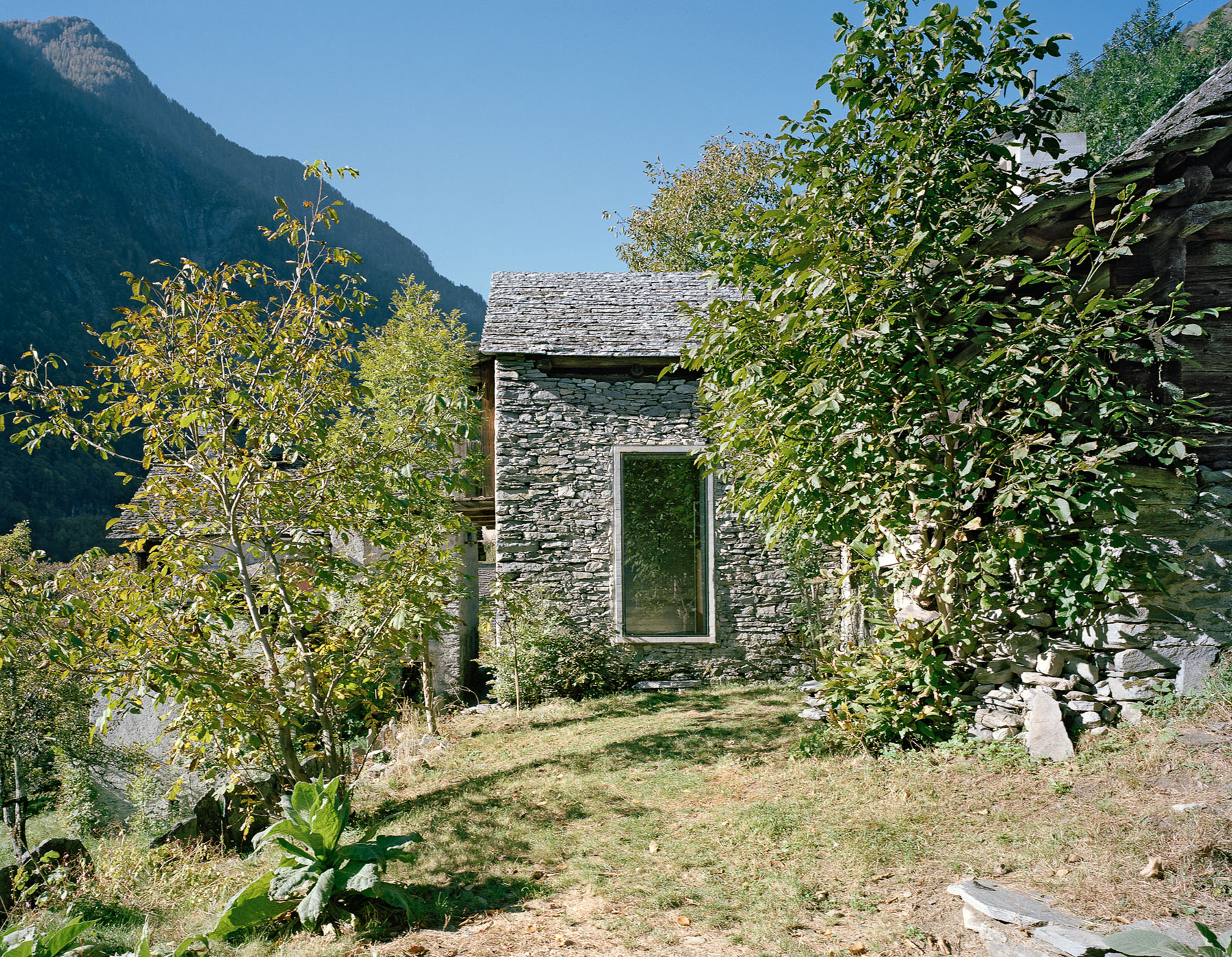 Summer House in Linescio by Buchner Bründler Architekten, architecture, stone, holiday-house, concrete, swiss