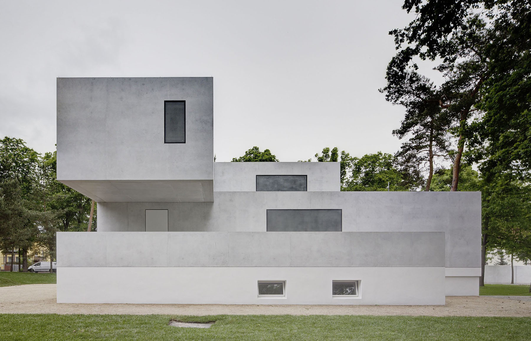 Neue Meisterhäuser Bauhaus Dessau by Bruno Fioretti Marquez — The front elevation reveals a stepped concrete composition with three distinct volumetric sections ascending from left to right.
