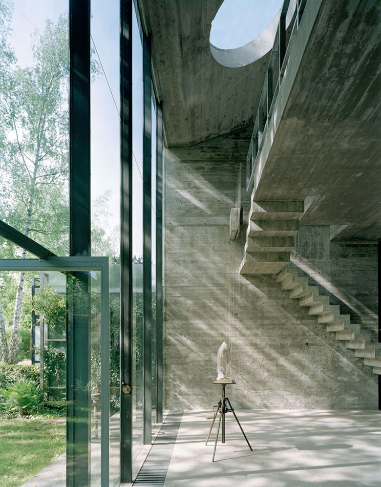 Atelier Hermann Rosa, interiors, artspace, concrete, glass, green