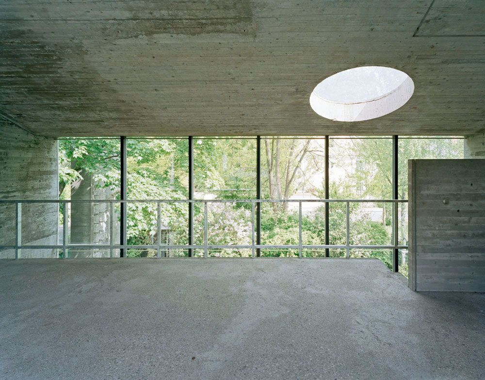 Atelier Hermann Rosa, interiors, artspace, concrete, glass, green