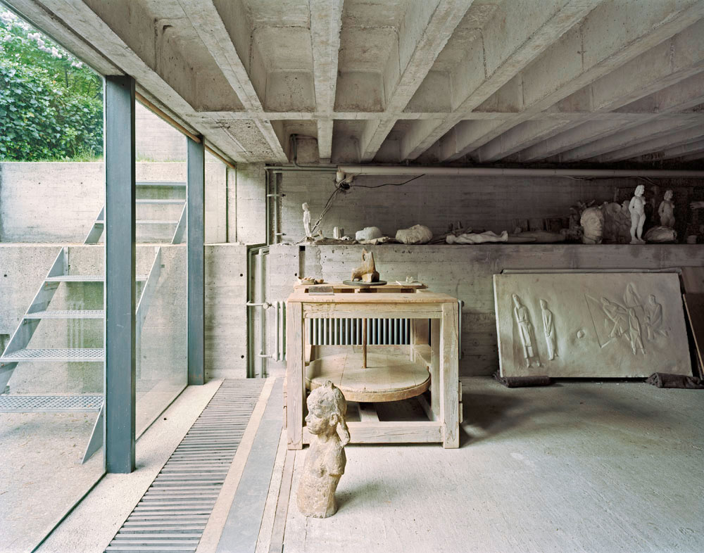 Atelier Hermann Rosa, interiors, artspace, concrete, glass, green