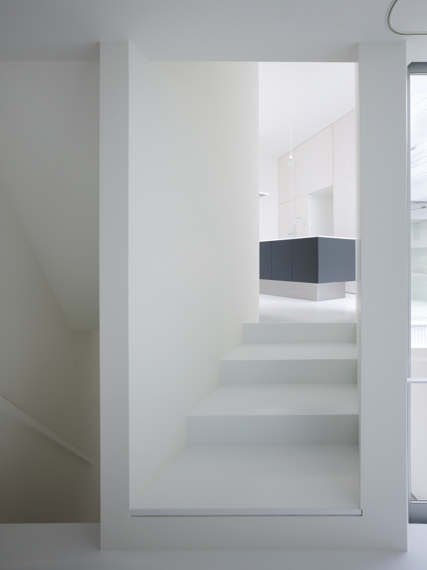 Slice of the City by Alphaville Architects, minimalism, japan, white