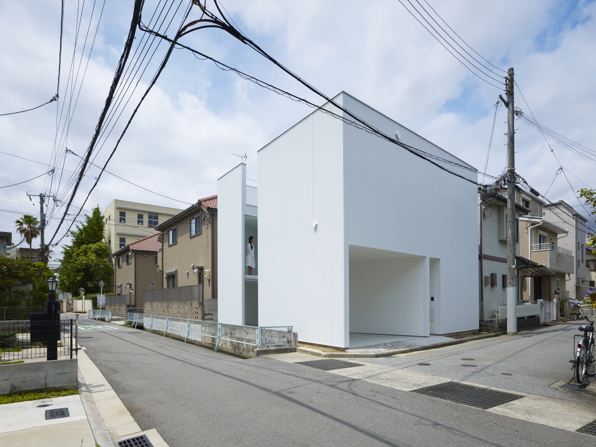 Slice of the City by Alphaville Architects, minimalism, japan, white