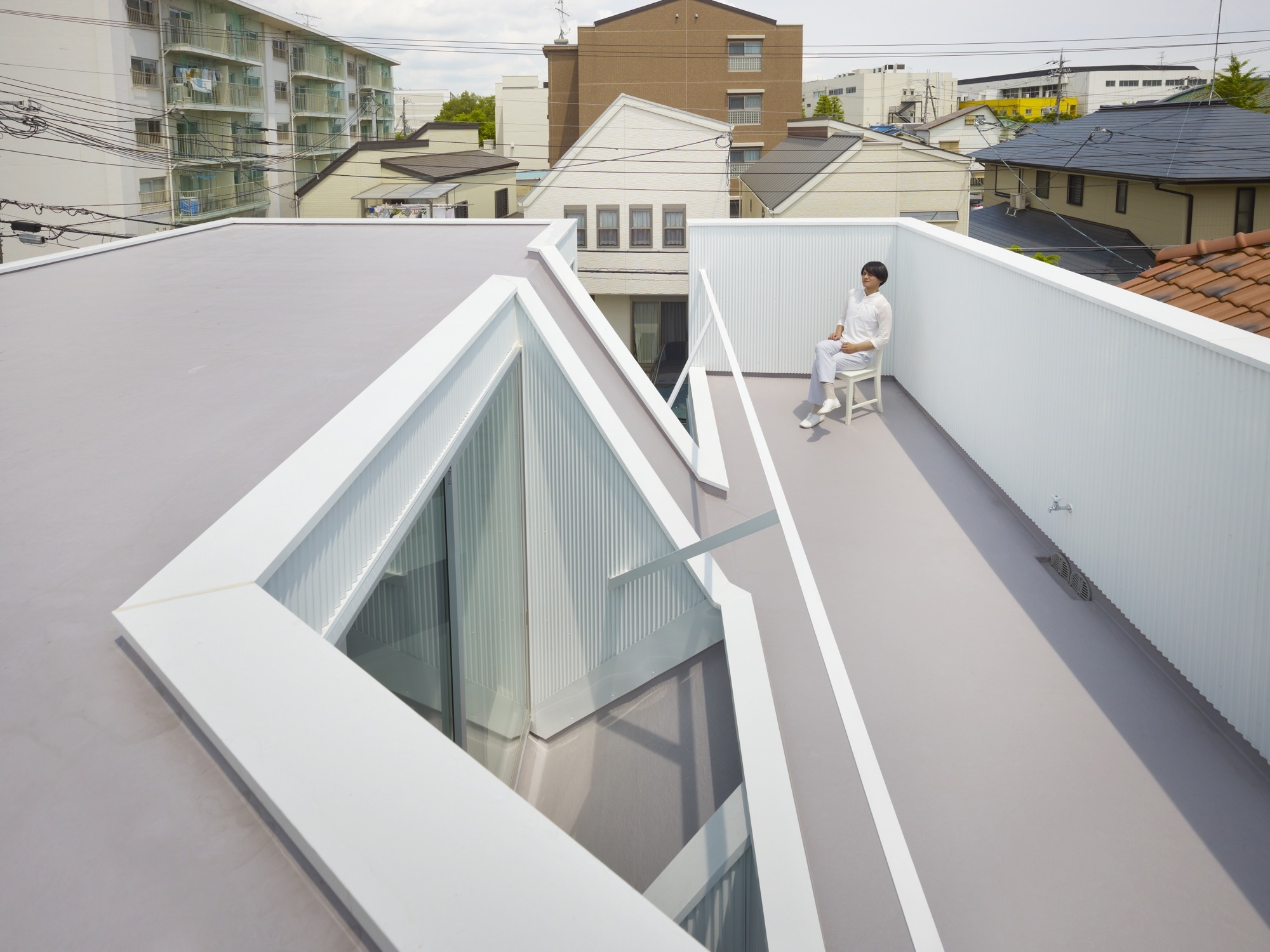 Slice of the City by Alphaville Architects, minimalism, japan, white