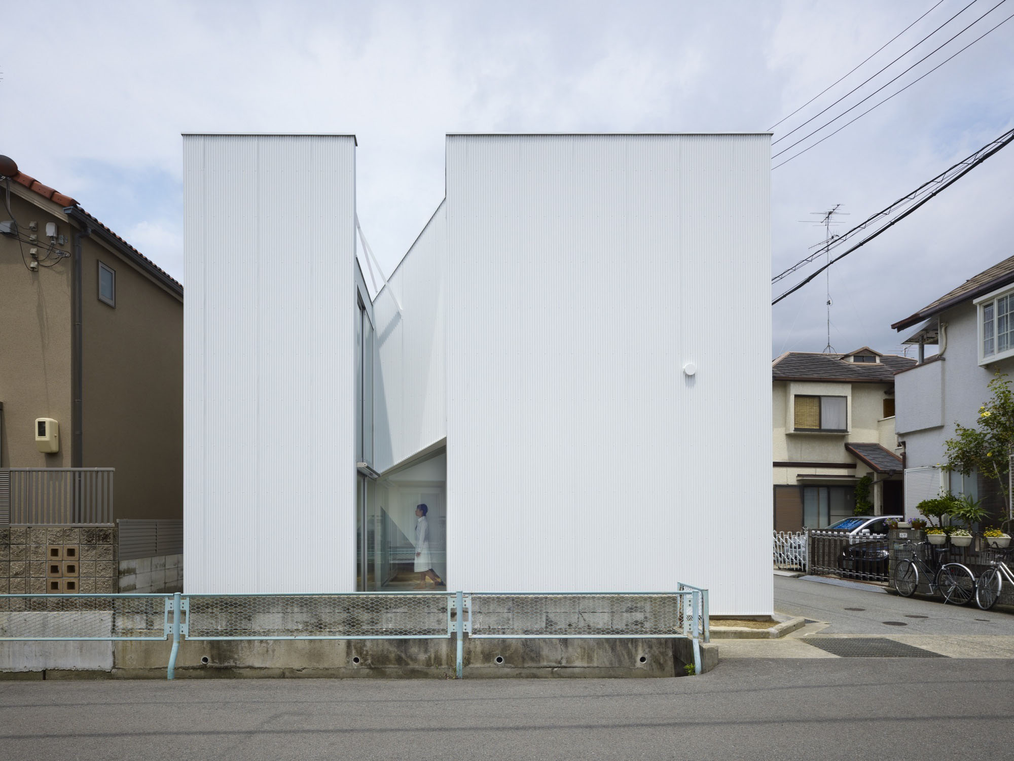 Slice of the City by Alphaville Architects, minimalism, japan, white