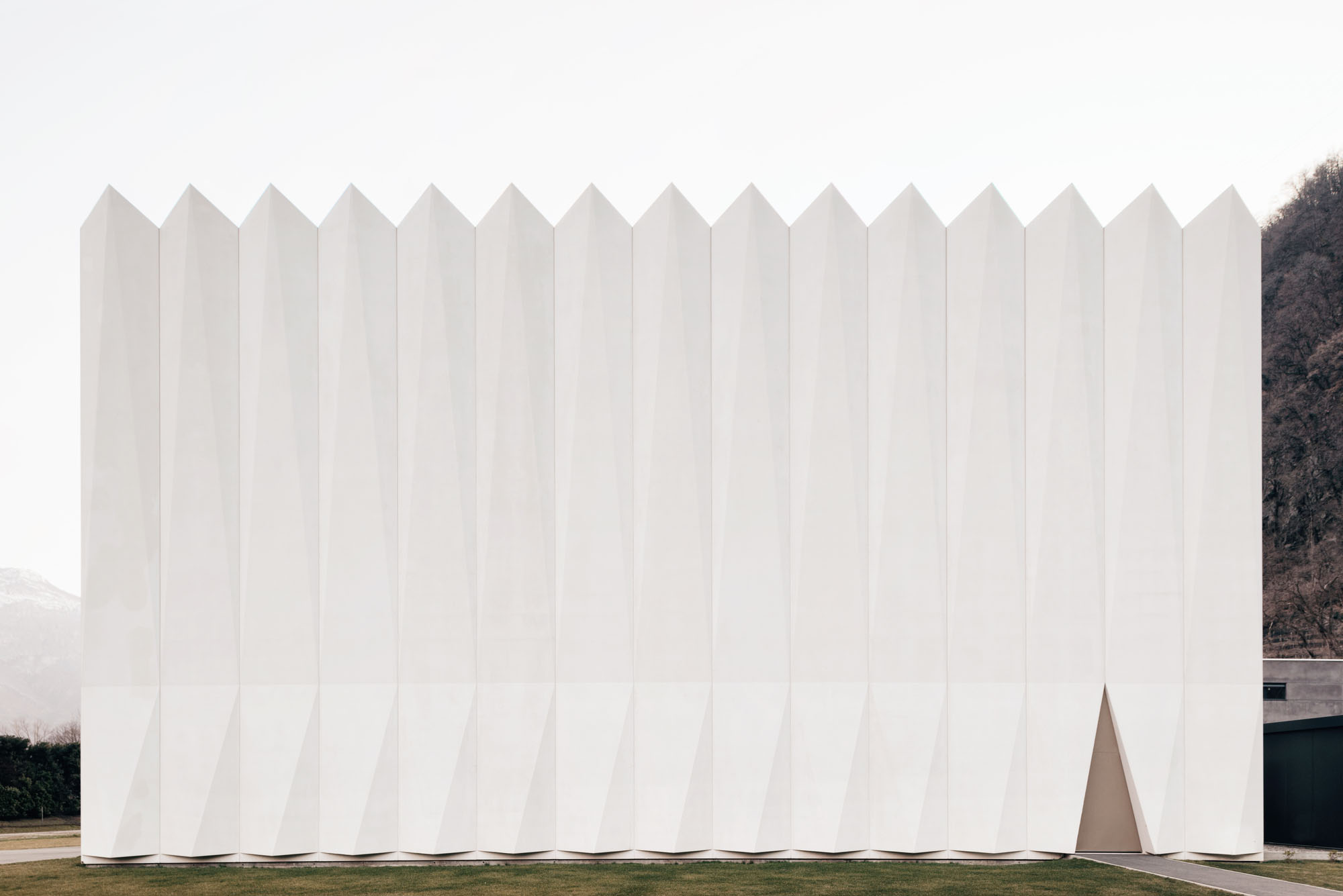 CAFUBE Funeral Home by LOKOMOTIV.archs, sacral, minimalism, swiss, chapel, architecture