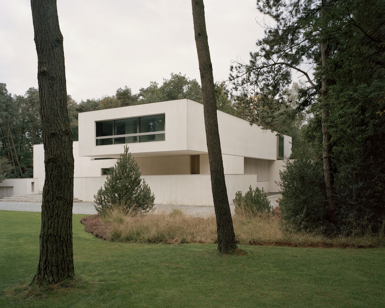 Villa Waalre by Russell Jones, modernism, minimalism, villa