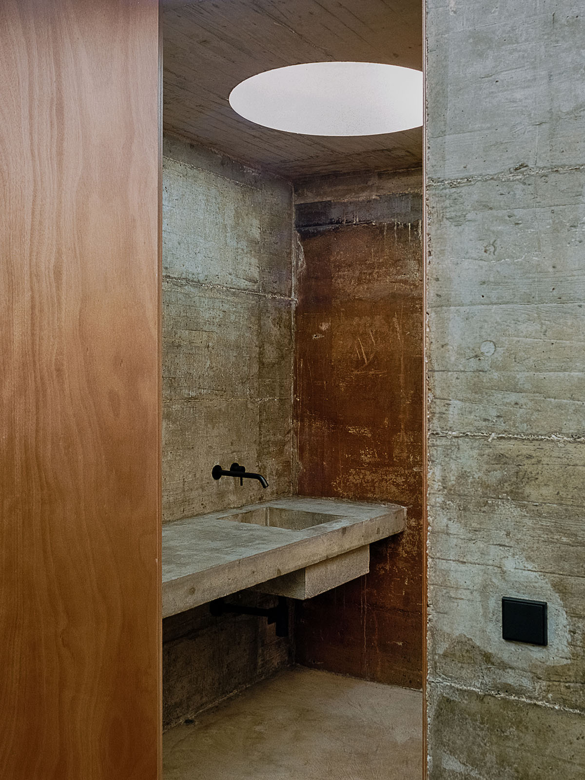 Studio in Arzignano by AMAA, interiors, brutalism, atelier