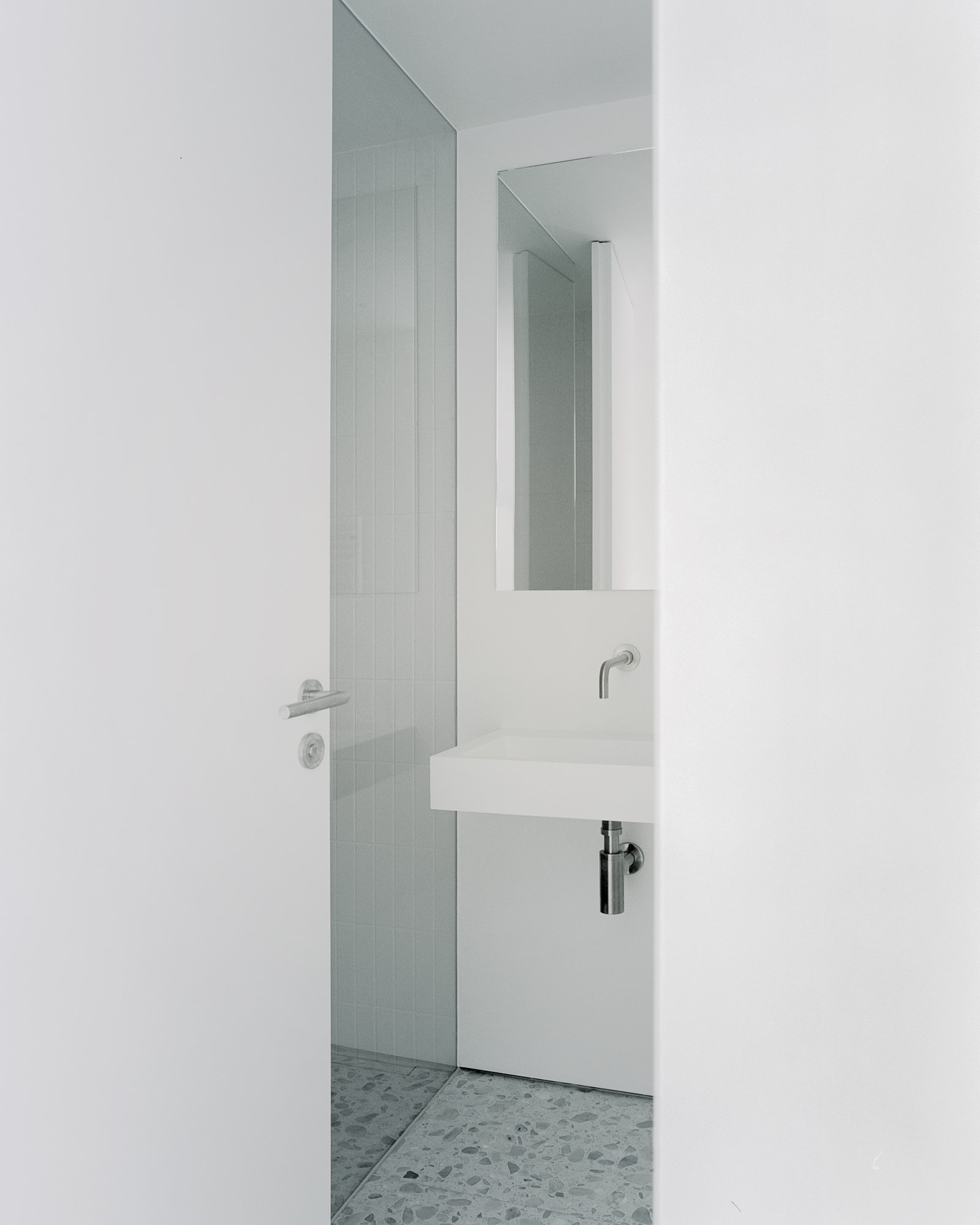 Over the Edge by Jonathan Burlow, architecture, interiors, familyhouse