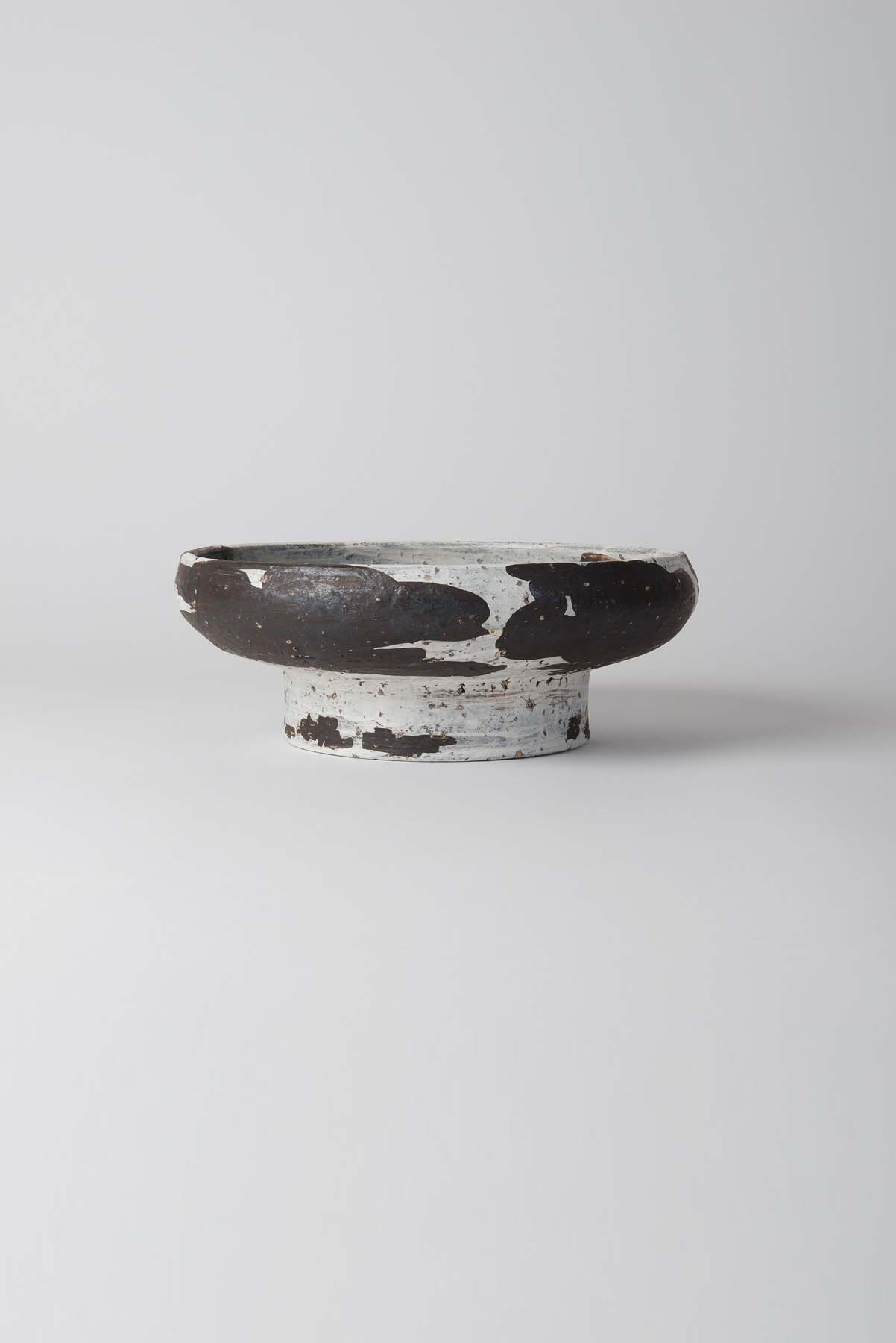 Matthias Kaiser delivers pottery to admire with the eye and touch, craft, organic, ceramics, design