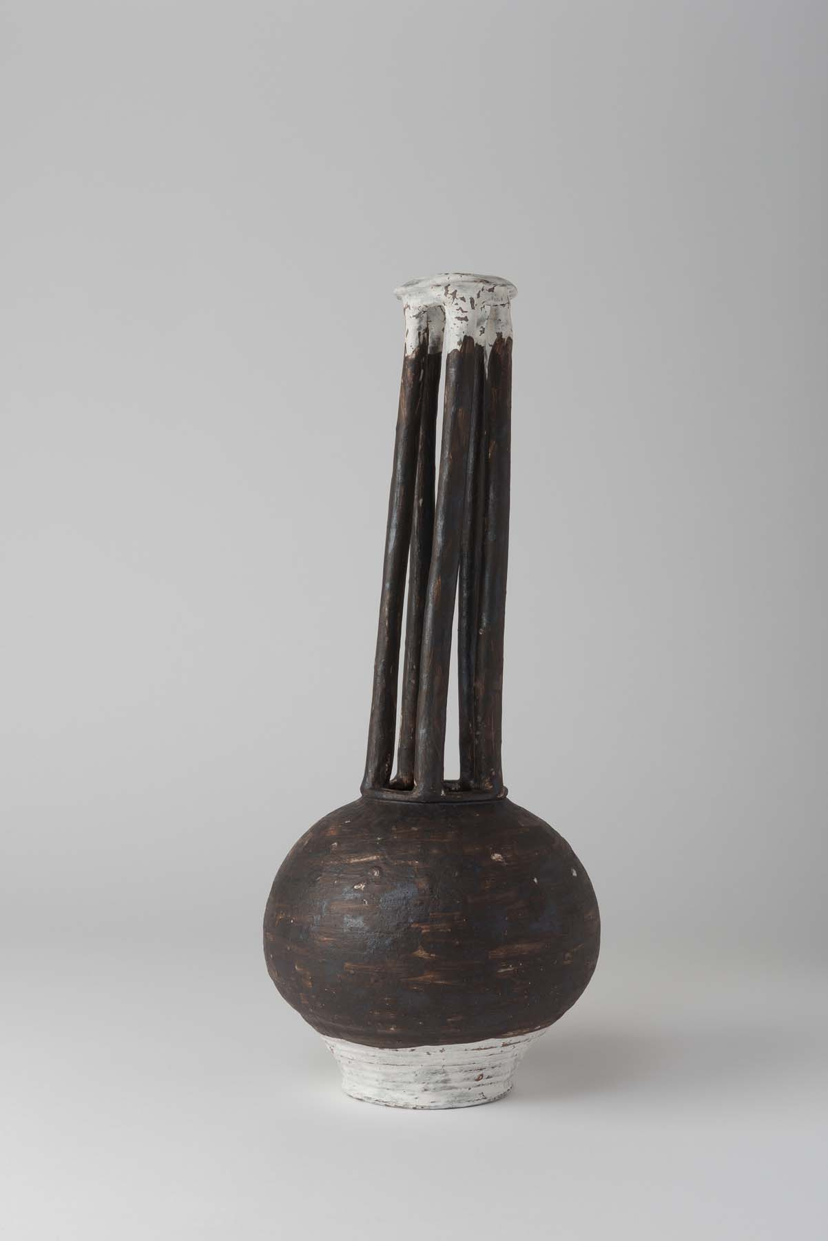 Matthias Kaiser delivers pottery to admire with the eye and touch, craft, organic, ceramics, design