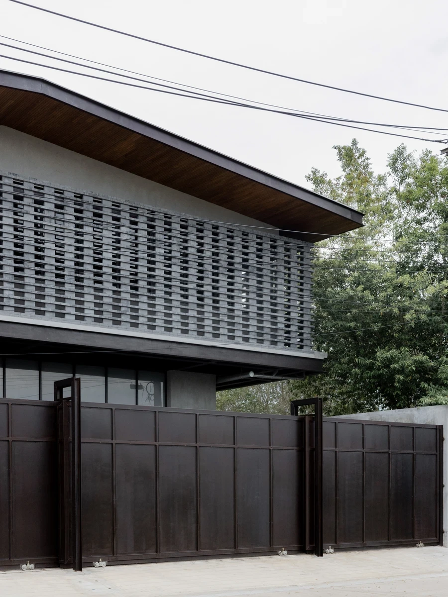 H168 House by Only Human, Bangkok Thailand, Chinese spatial traditions, dark grey brick, courtyard, moon gate