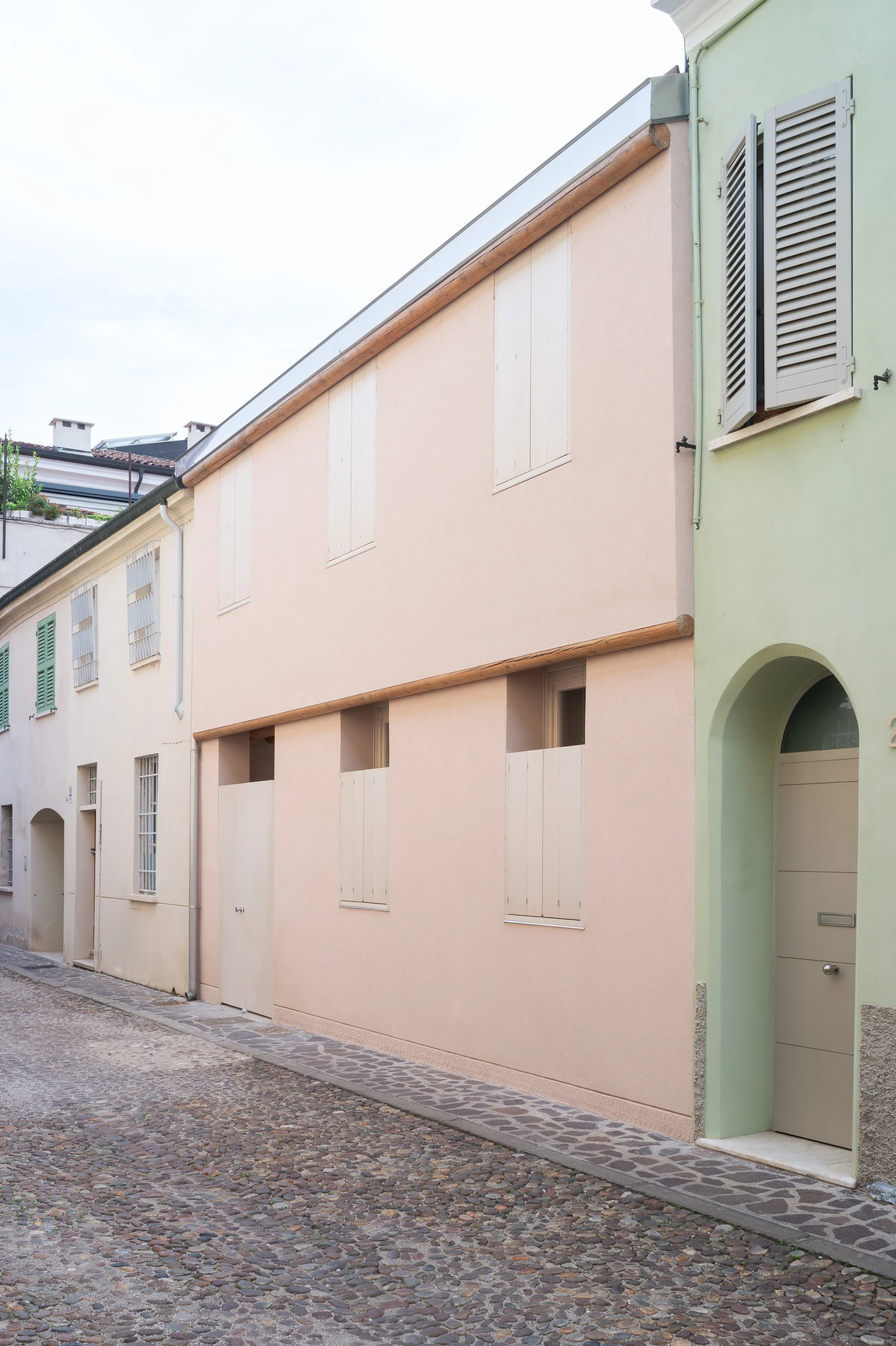 Townhouse with Street-Parallel Beams by STUDIOSPAZIO, Mantova Italy, timber beam, historic fabric, refurbishment