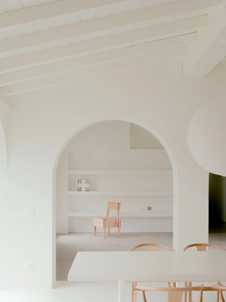 Casa GA by Archiplan Studio, Gazzo Bigarello Italy, prefabricated concrete house, Po Valley, white sheet metal roof, Simone Bossi