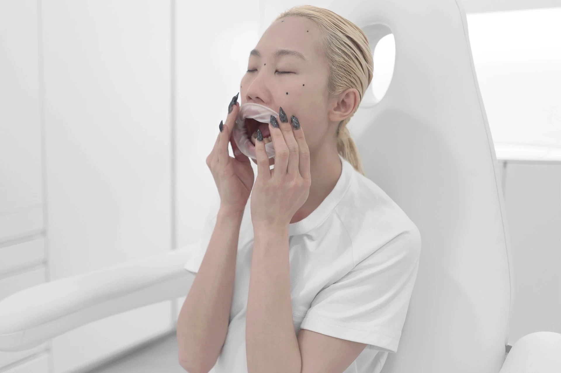 NATORU by Mit Borrás at Kunstverein Göttingen Germany, film installation, media performance, 3D printing, transhumanism, Peter Heller