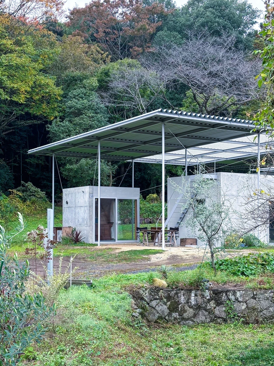 Roof House by Tamada and Wakimoto Architects, Tochigi Japan, single roof, semi-outdoor garden, Kenta Hasegawa