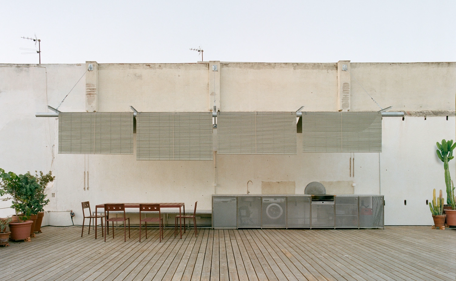 LL731 by Aramé Studio — A rooftop terrace in Barcelona captures the moment of spatial transformation.