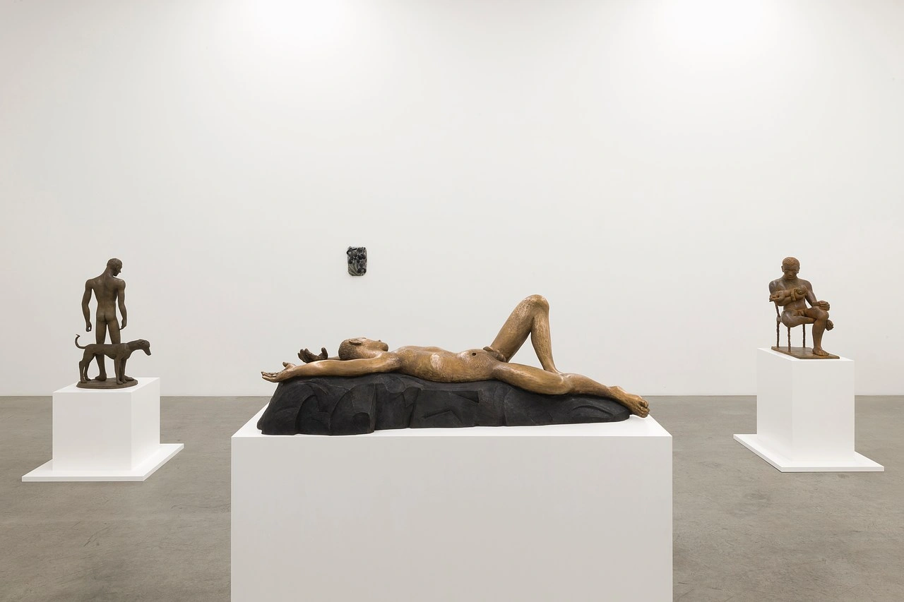 La scorza by Louis Fratino at Galerie Neu — Three bronze and terracotta figures occupy white plinths in a spare gallery setting.