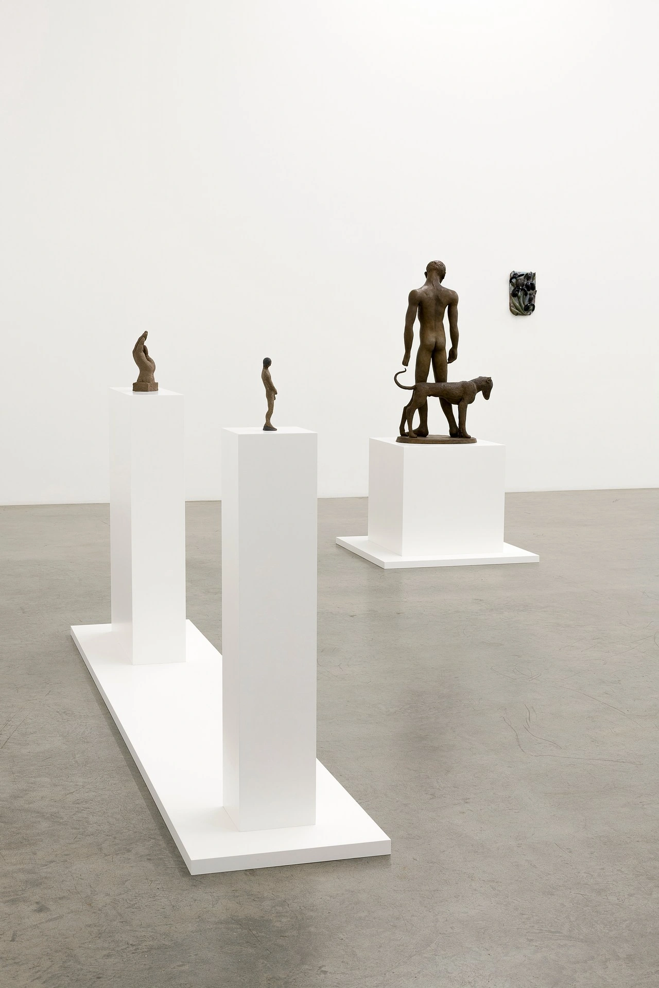 La scorza by Louis Fratino at Galerie Neu — Louis Fratino's bronze figures occupy white plaster plinths across the gallery floor, arranged in a sparse, processional rhythm.