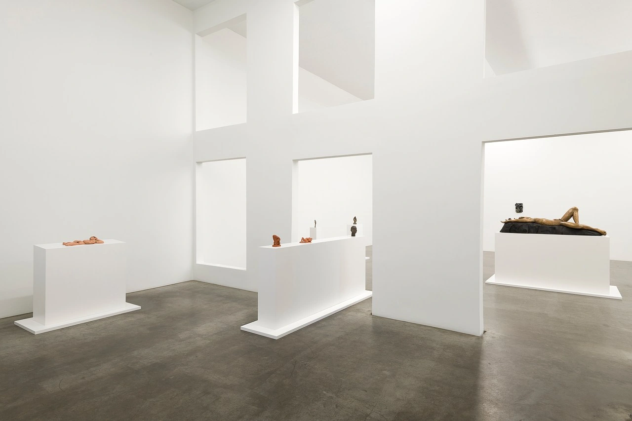 La scorza by Louis Fratino at Galerie Neu — Fratino's sculptural installation occupies a white-walled gallery with clerestory skylighting and recessed display niches.