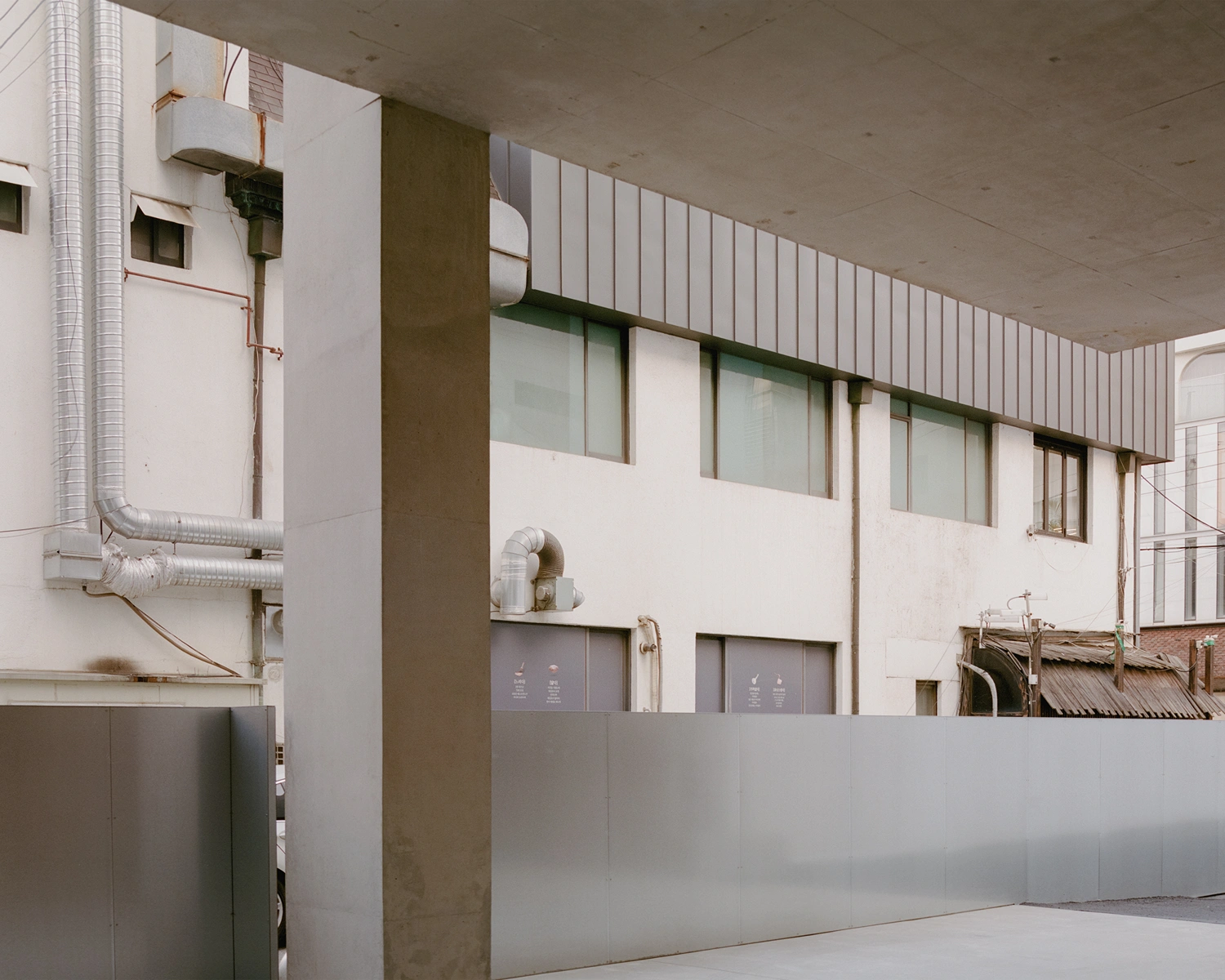 K-Auction Exhibition Hall Sinsa by min_workshop + 3ab — The exhibition hall's interior reveals a deliberately restrained material palette organized through structural clarity.