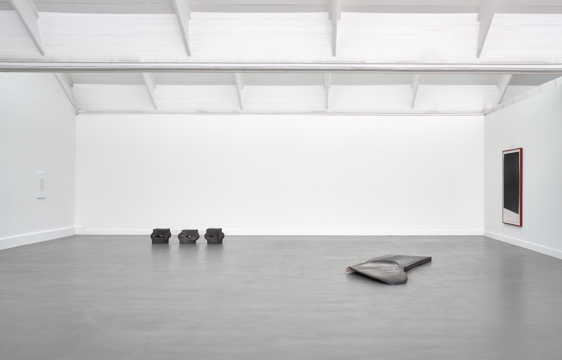 Materie Stahl by Alf Lechner at Lechner Museum — The gallery interior presents three distinct sculptural elements across a polished concrete floor.