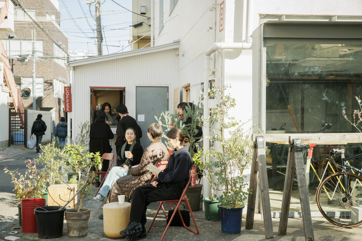 bofumil sendagaya Café by Jo Nagasaka + Schemata Architects — Street-level activation of the micro-café threshold, captured during daylight hours.