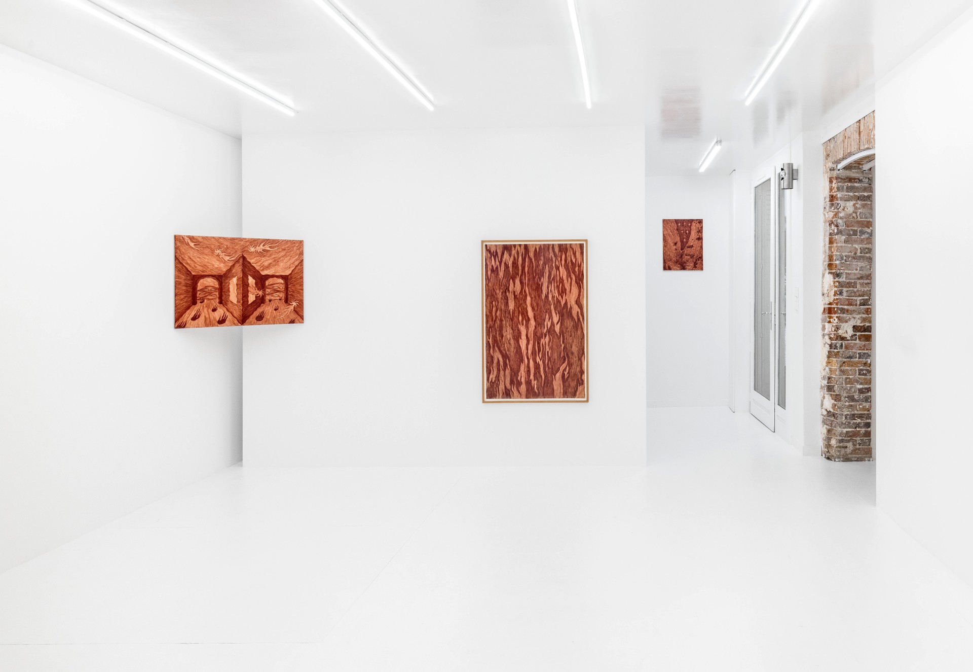 Solve & Coagula by Alison Flora at DS Galerie by Thomas Havet — A gallery interior housing Alison Flora's Solve & Coagula exhibition at DS Galerie Paris, with white walls illuminated by linear ceiling fixtures.