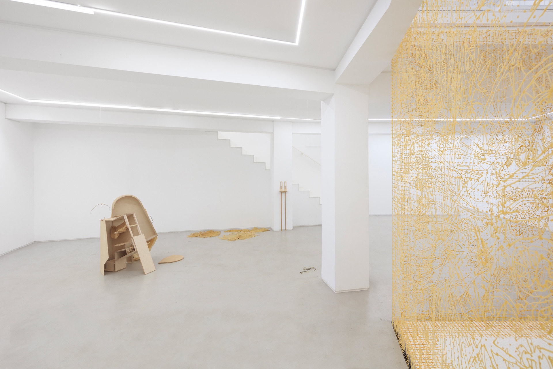 Não Faz Mal by Manon Harnois at Galeria Foco — The gallery interior presents a layered spatial composition divided by a horizontal white stripe at mid-height.