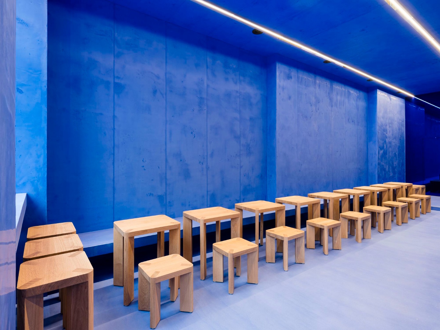 Aera Bakery by Gonzalez Haase AAS — Gonzalez Haase AAS strips Aera Bakery to architectural essentials, revealing a 13-meter sightline punctuated by a grid of natural oak tables and matching...