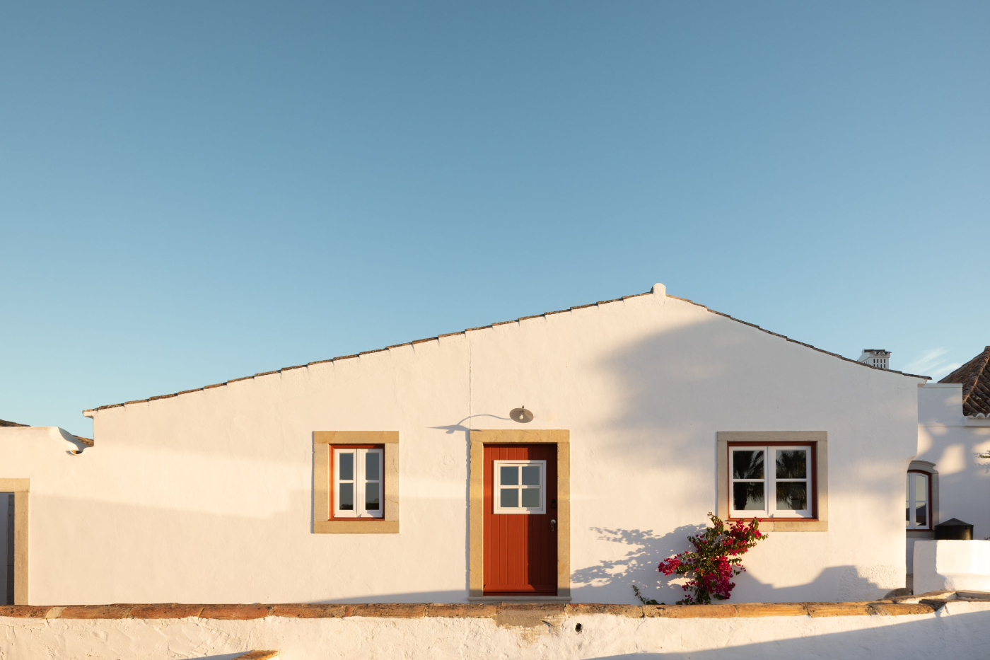 Quinta do Pinheiro by Frederico Valsassina — The whitewashed render facade of Quinta do Pinheiro presents a study in chromatic restraint punctuated by deliberate accent.