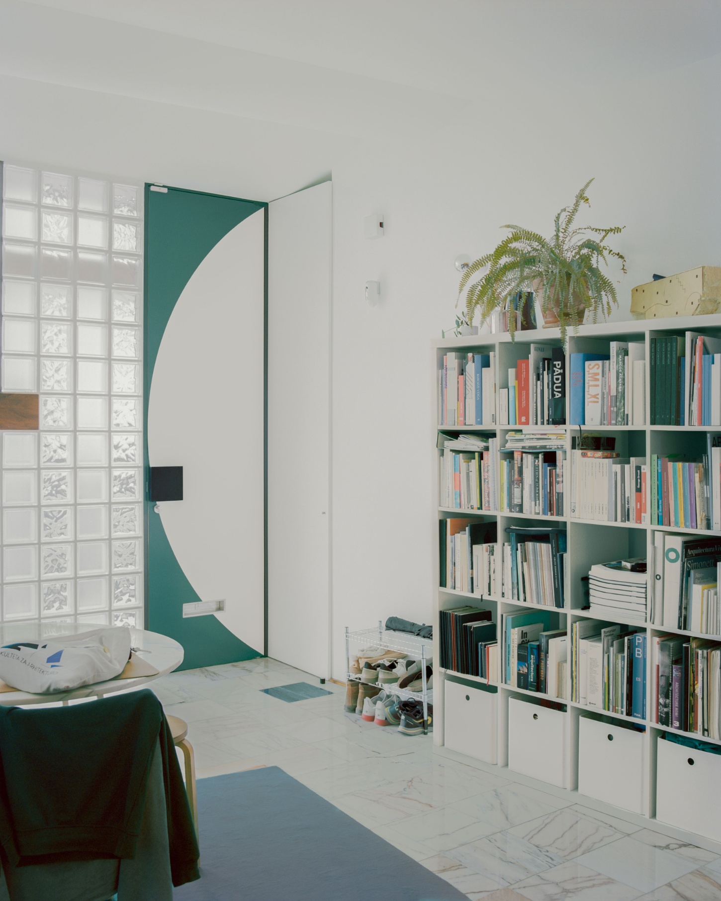 'Fireworks in White' by Willem Pab — A domestic interior in Porto organized around materiality and spatial division.
