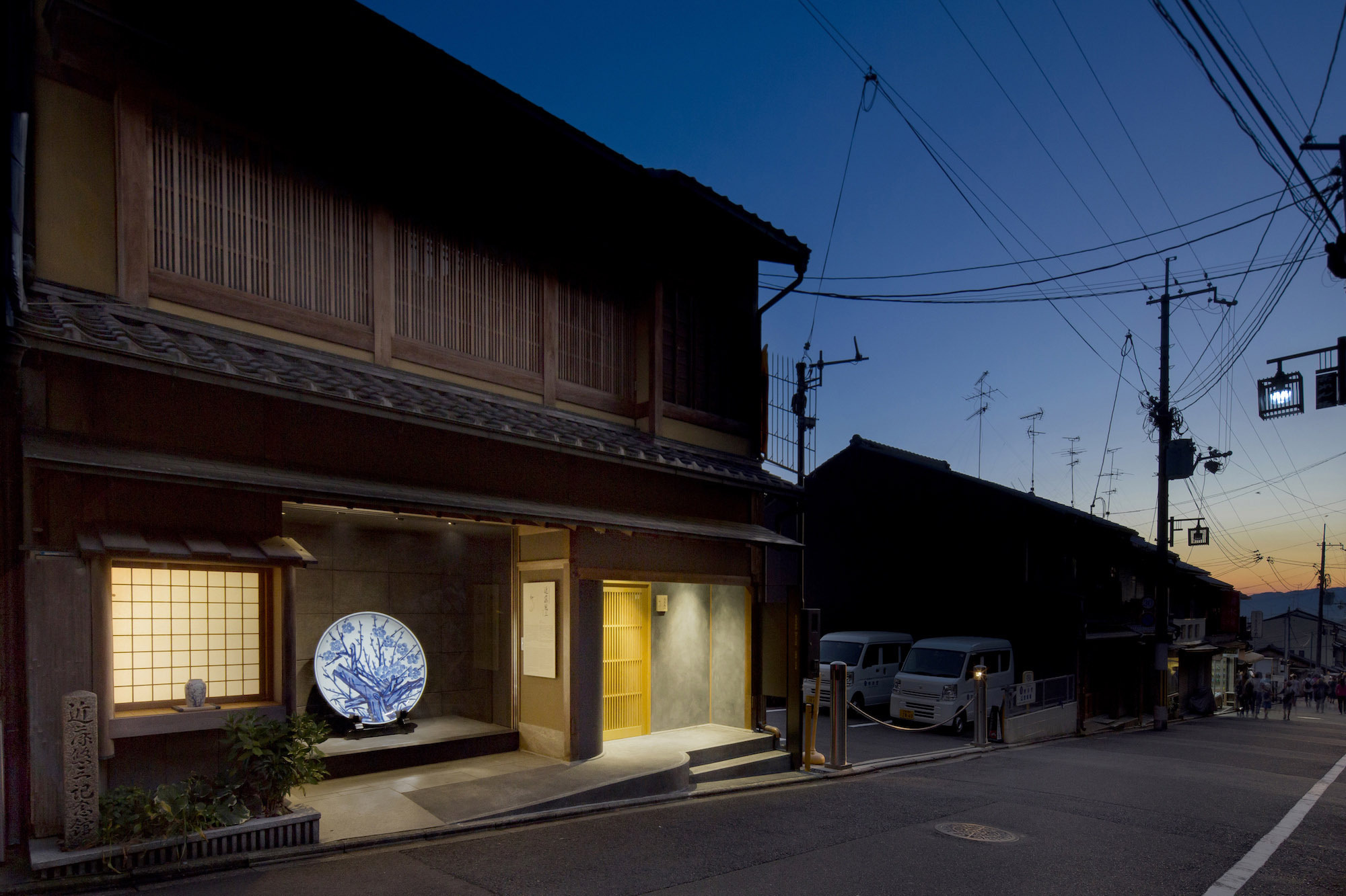 Kondo Museum in Kyoto by Mamiya Shinichi Design Studio — Twilight photograph of the Kondo Museum's street frontage reveals a studied interplay of material contrasts and controlled illumination.